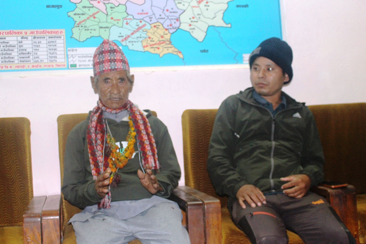 ५२ वर्षपछि आफन्तको सम्पर्कमा आए गंगाबहादुर
