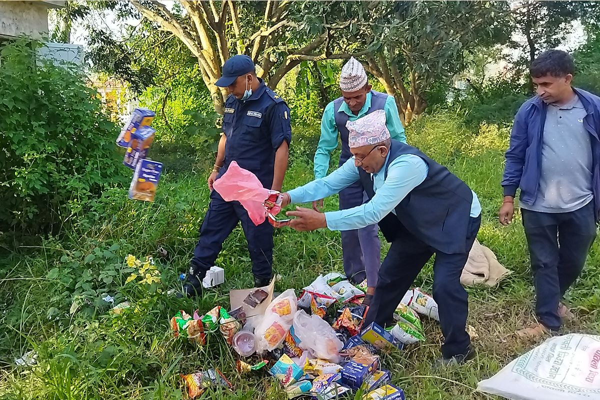 सन्धिखर्कमा बोतलमा पेट्रोल बिक्री, किराना पसलमा मदिरा