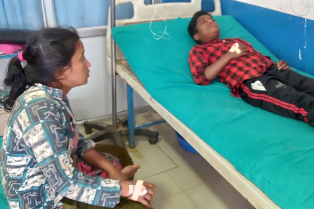 बेवारिसे बम फट्किँदा घाँस काट्न गएका दुई जना घाइते