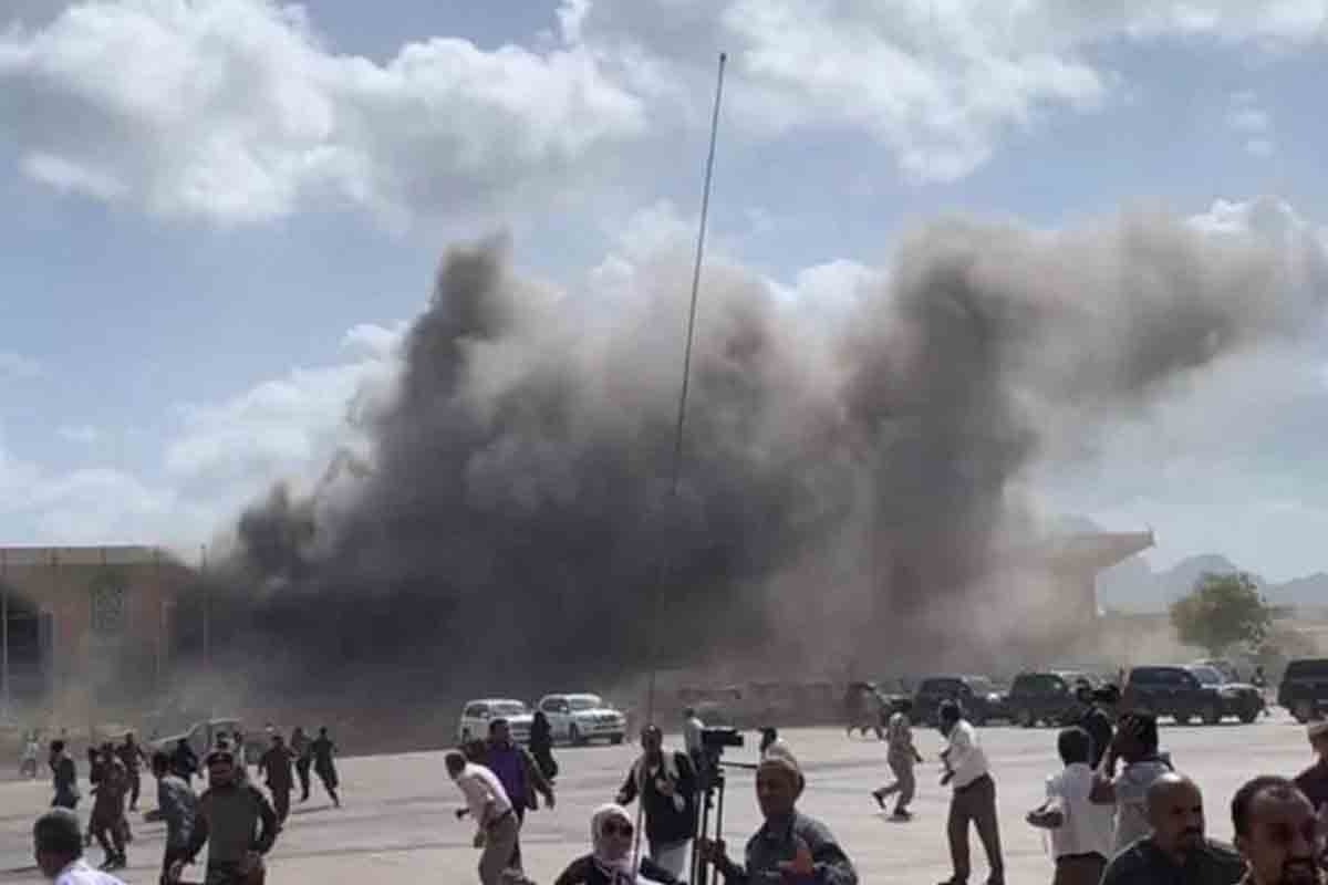 यमनको अन्तर्राष्ट्रिय विमानस्थल प्रवेश द्वारमा बम विस्फोट, ६ जनाको मृत्यु