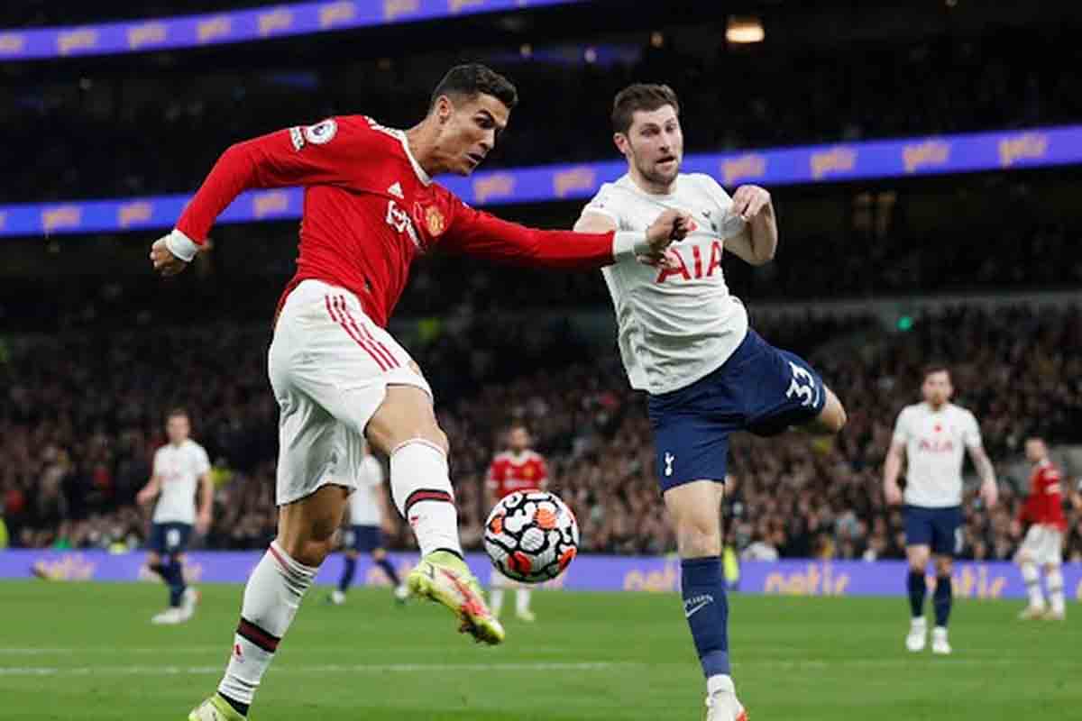लिभरपुलसँग बेहोरेको हारको आलोचनाबाट बच्न युनाइटेडले टोटेनहमलाई हरायो