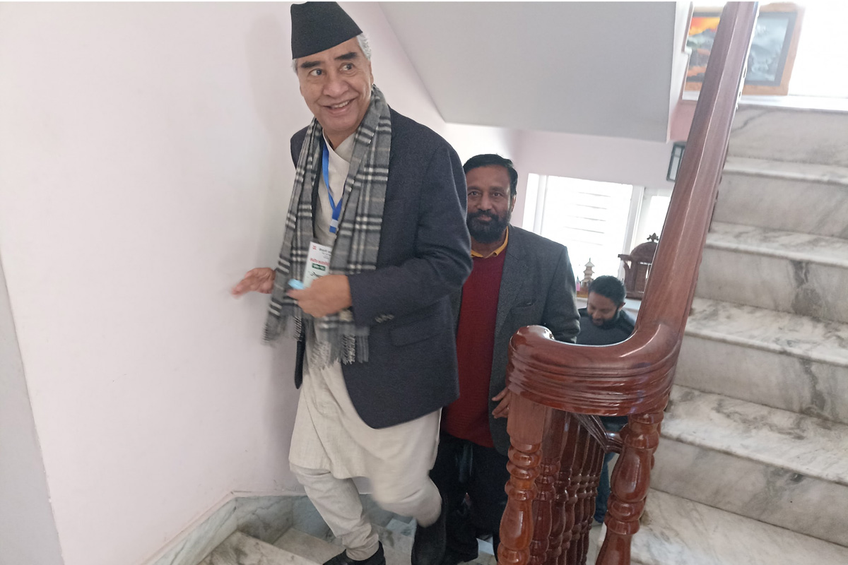 साथ खोज्दै निधि निवासमा देउवा [तस्बिरहरू]