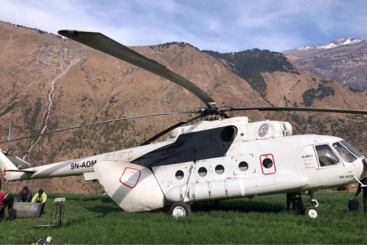हेलिकोप्टरमार्फत् डोजर ढुवानी