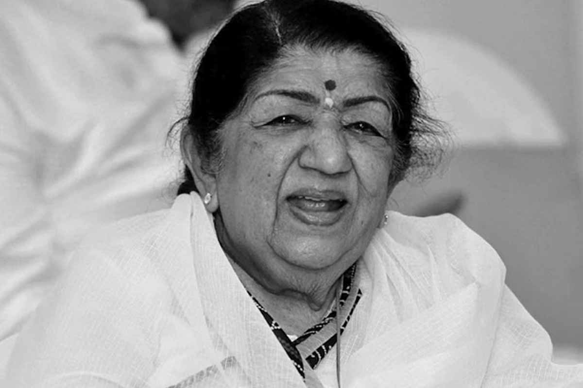 गायिका लता मंगेशकरको निधन