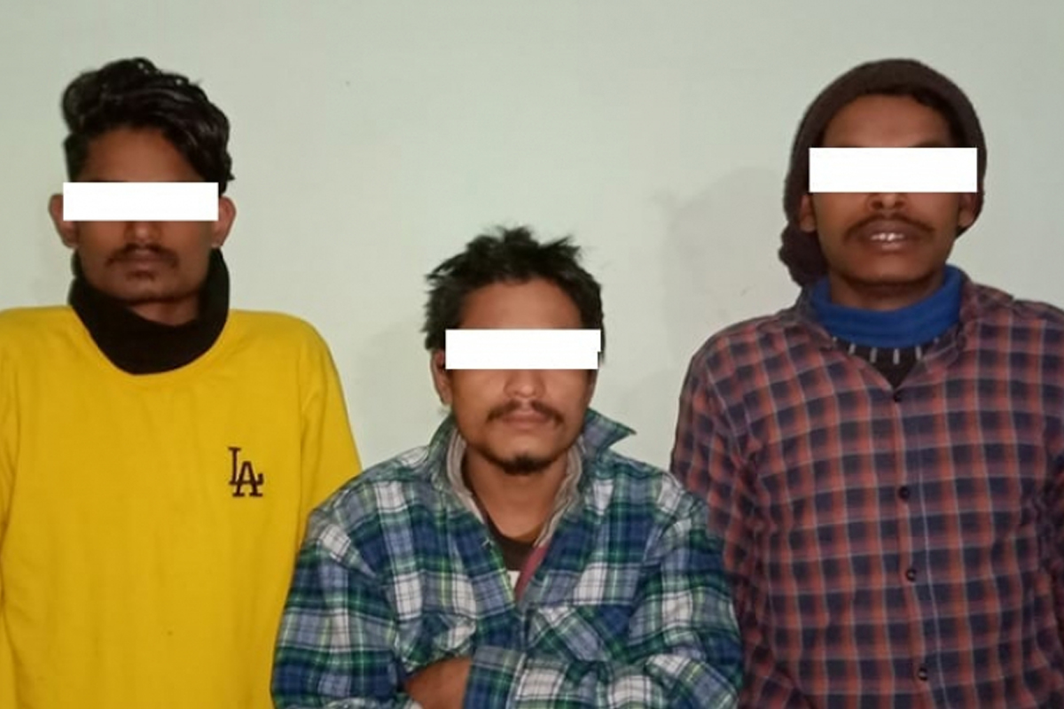 लागूऔषधसहित तीन युवक पक्राउ