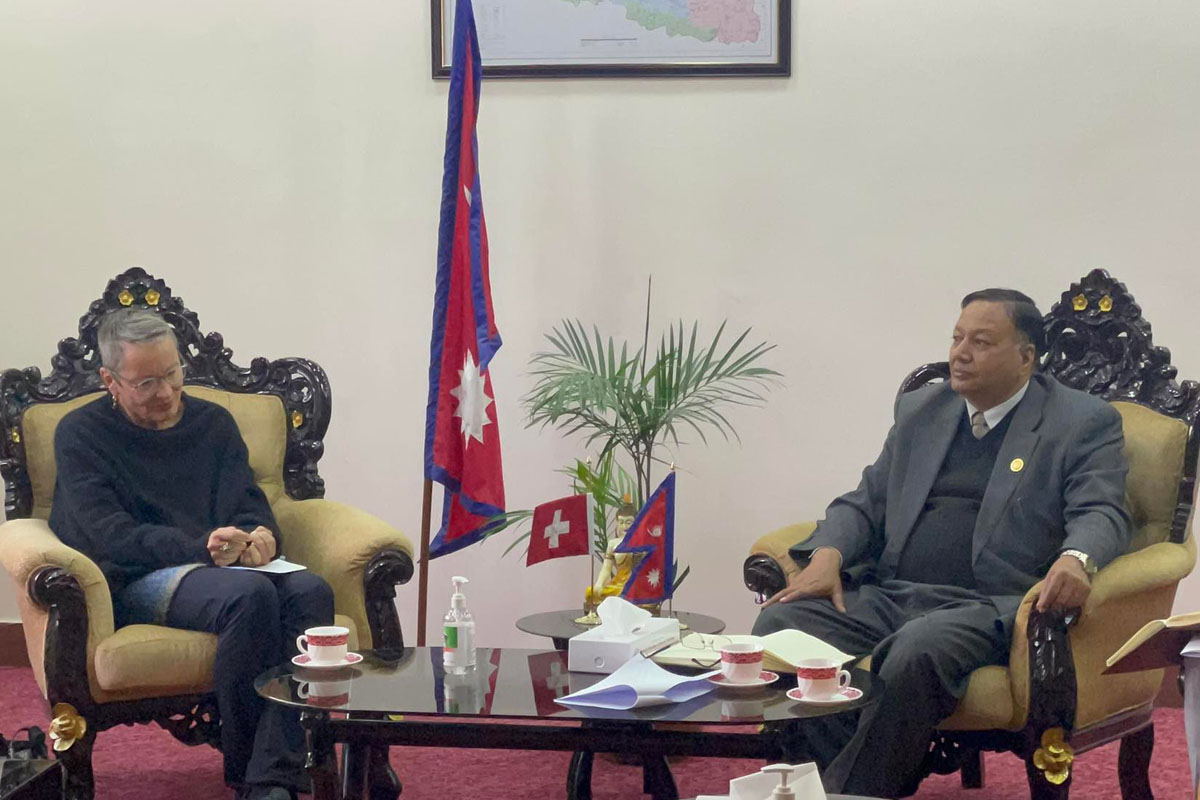 शिक्षामन्त्री पौडेल र स्वीस राजदूत क्यापलरबीच भेटवार्ता