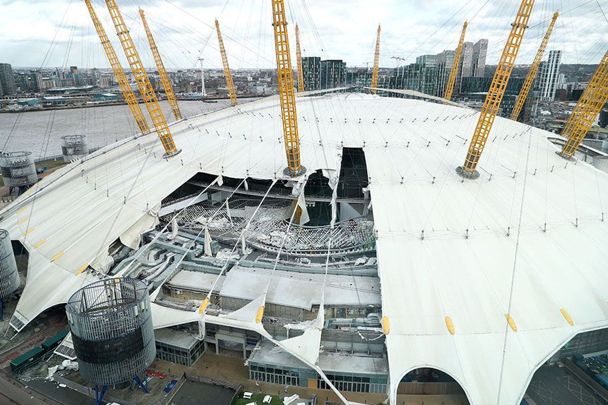 शक्तिशाली आँधीका कारण बेलायतमा तीनको मृत्यु