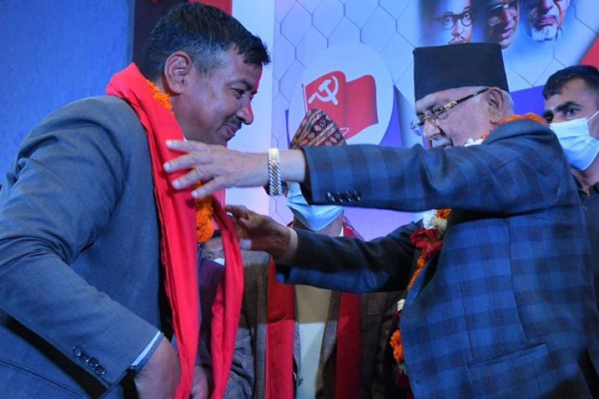 जसपाका ९ केन्द्रीय सदस्यसहित चार सय नेता-कार्यकर्ता एमाले प्रवेश