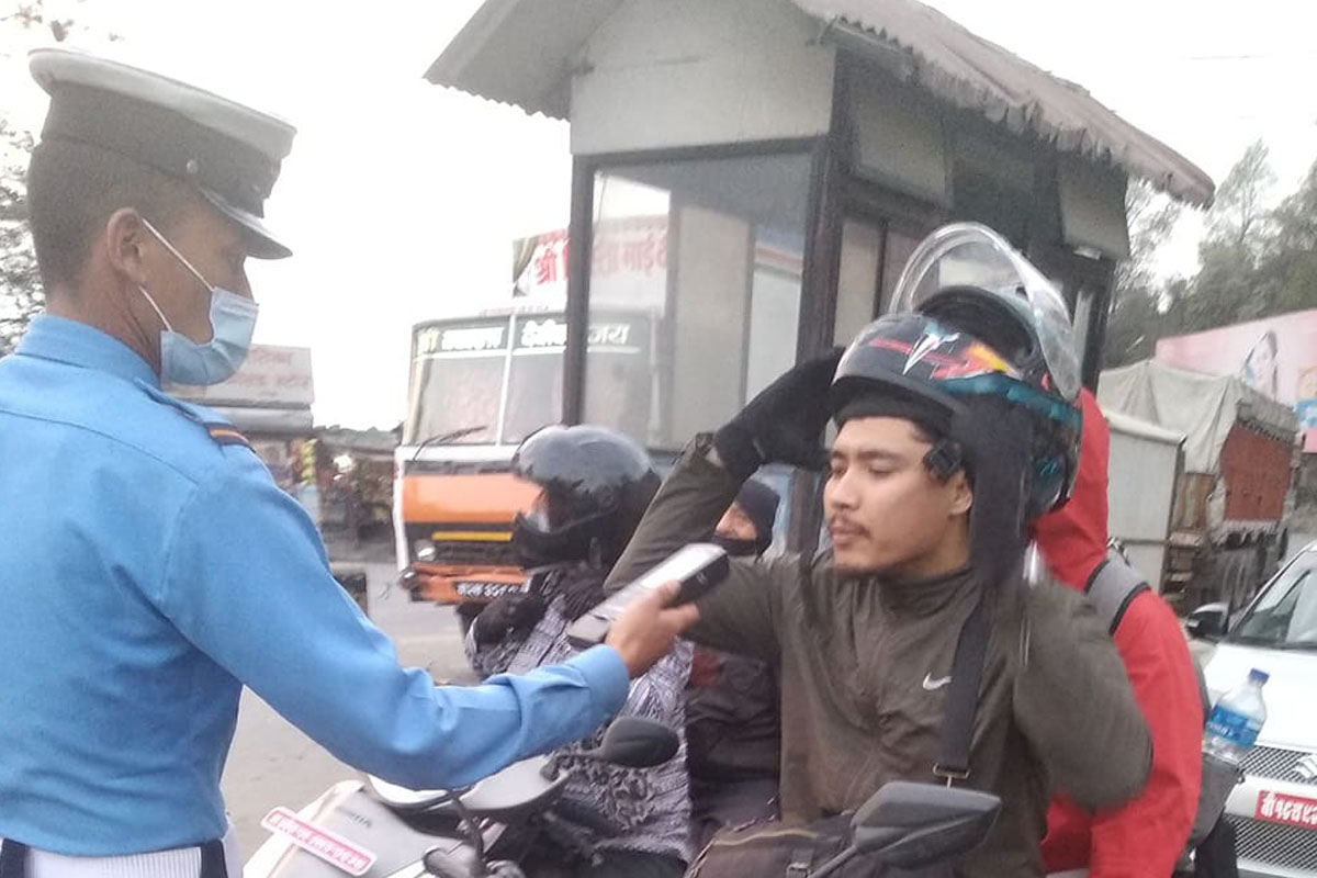 होलीमा ट्राफिक नियम उल्लंघन गर्ने ४१३ सवारी कारवाहीमा