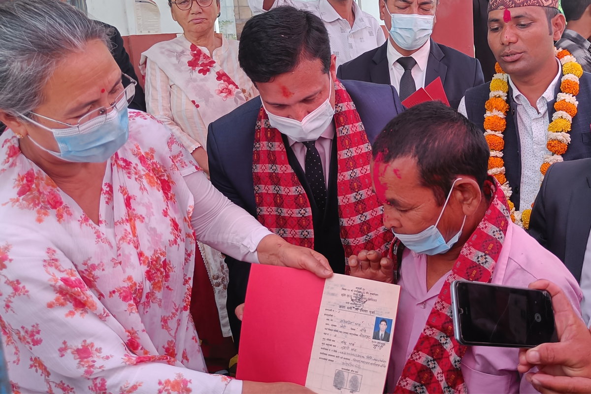 गाउँब्लकका २० हजारलाई लालपुर्जा वितरण