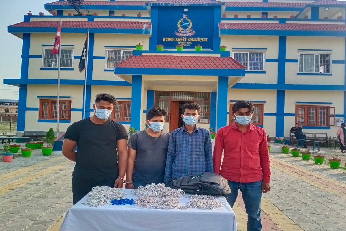 १३ किलो चाँदीका गहना लुटपाट संलग्न चार जना पक्राउ
