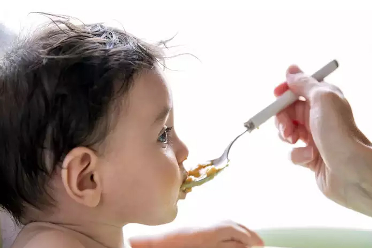 ६ महिनादेखि एक वर्षसम्मका बालबालिकालाई के खुवाउने?