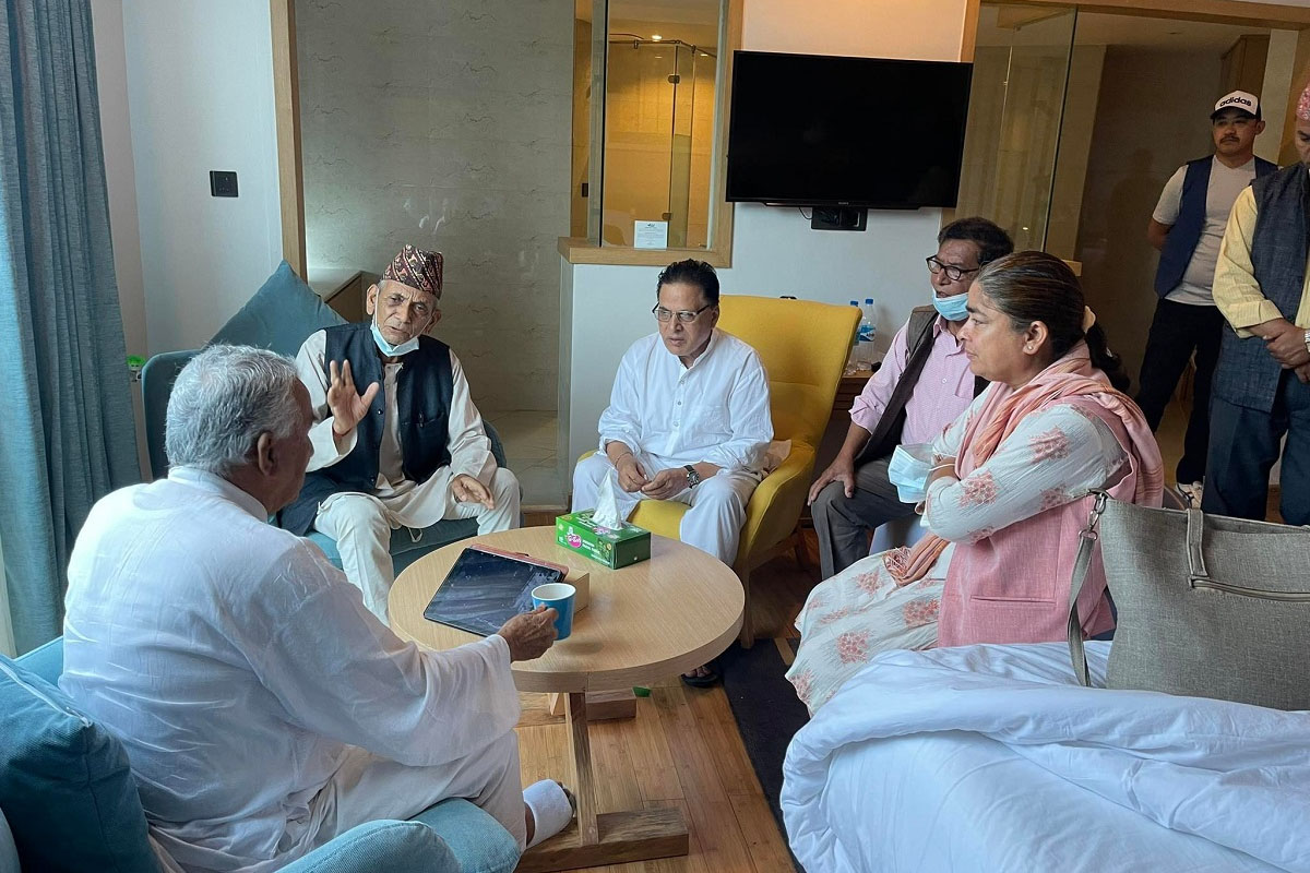रामचन्द्र पौडेल र भरतपुर मेयरमा स्वतन्त्र उम्मेदवारी दिएका जगन्नाथबीच भेटवार्ता