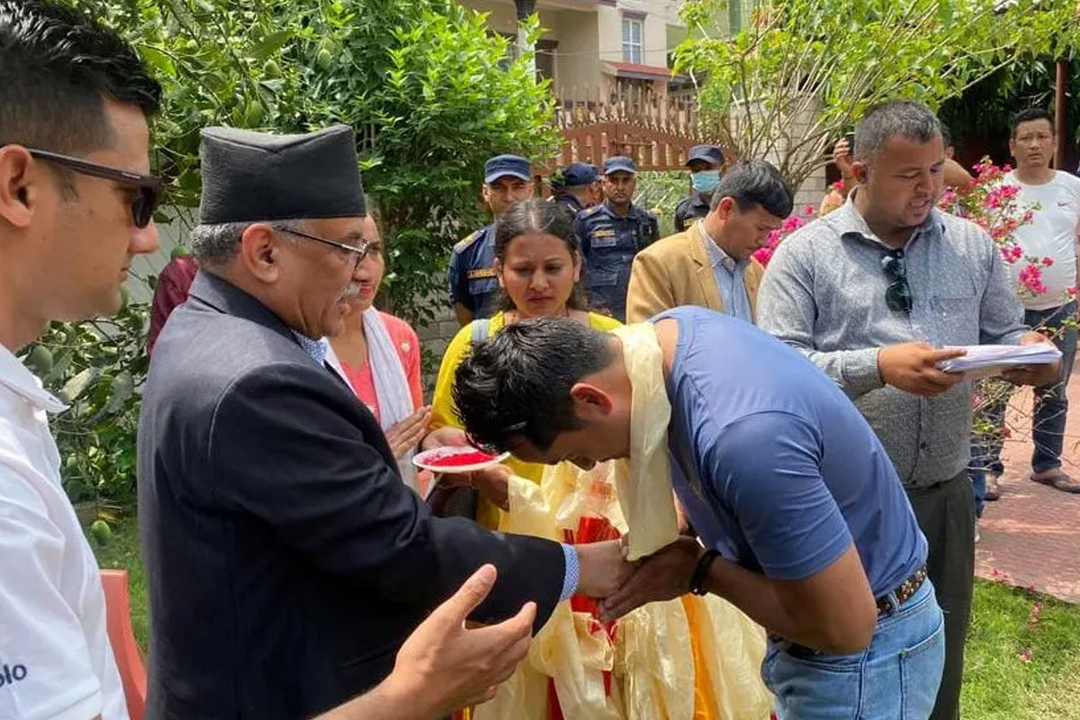 भरतपुरमा राप्रपा छोडेर ६० जना माओवादीमा प्रवेश