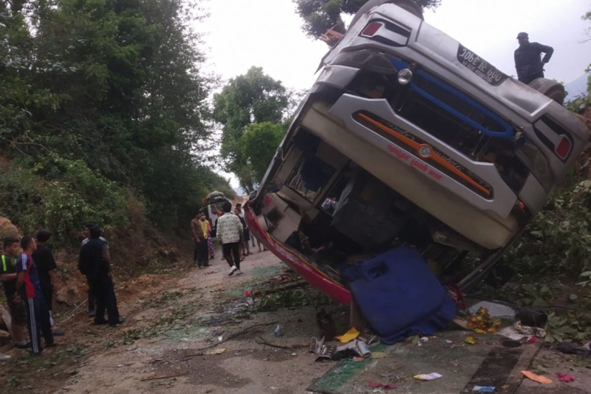 डोटीमा बस दुर्घटना, २६ जना घाइते
