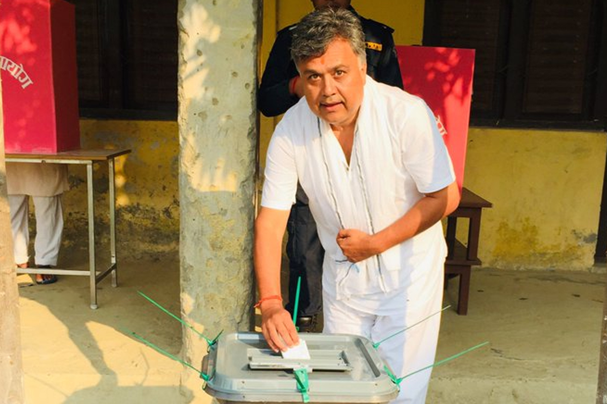 गिरीश गिरीले गरे मतदान