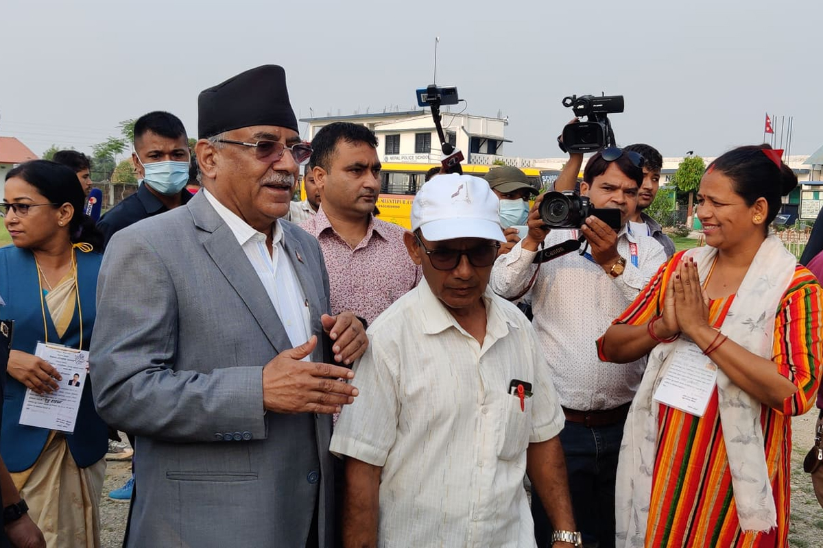 मतदान गरेपछि प्रचण्डले भने– सबैले स्वतन्त्रपूर्वक भोट हाल्न पाउनुपर्छ