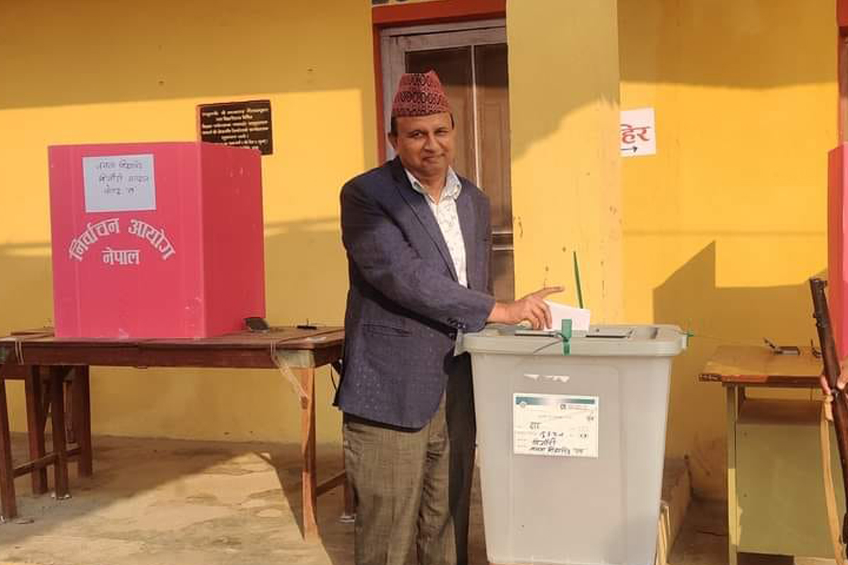 एमाले महासचिव पोखरेलद्वारा मतदान