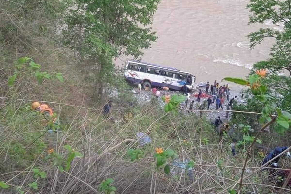 डोटीमा बस दुर्घटना अपडेट : घाइतेको संख्या १२ पुग्यो
