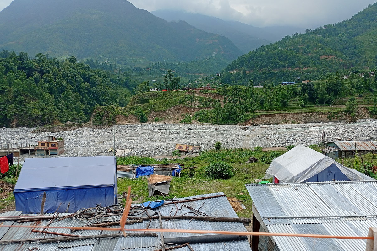 स्थानीय त्रासमा, अझै सुरु भएन पुनःनिर्माणको काम