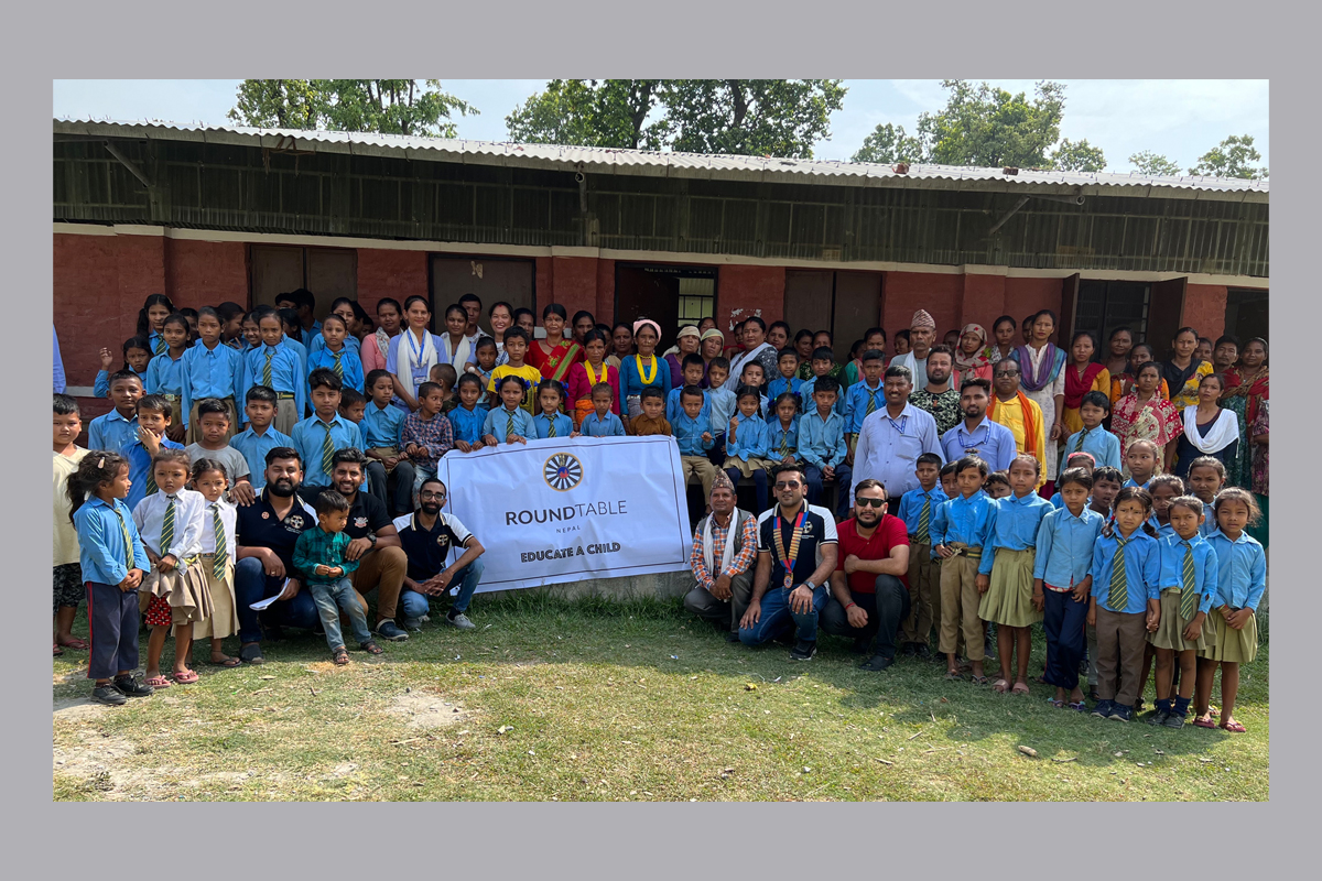 राउण्ड टेबल नेपालद्वारा छात्रछात्राका लागि २० लाख सहयोग