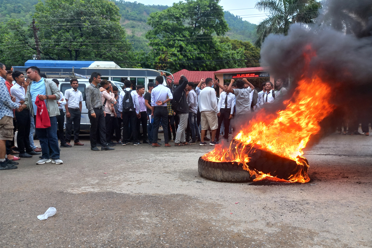 इन्धनको मूल्यवृद्धिविरुद्ध बुटवलमा प्रदर्शन