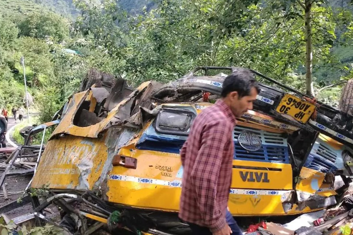 हिमाञ्चलमा बस दुर्घटना, १६ जनाको मृत्यु