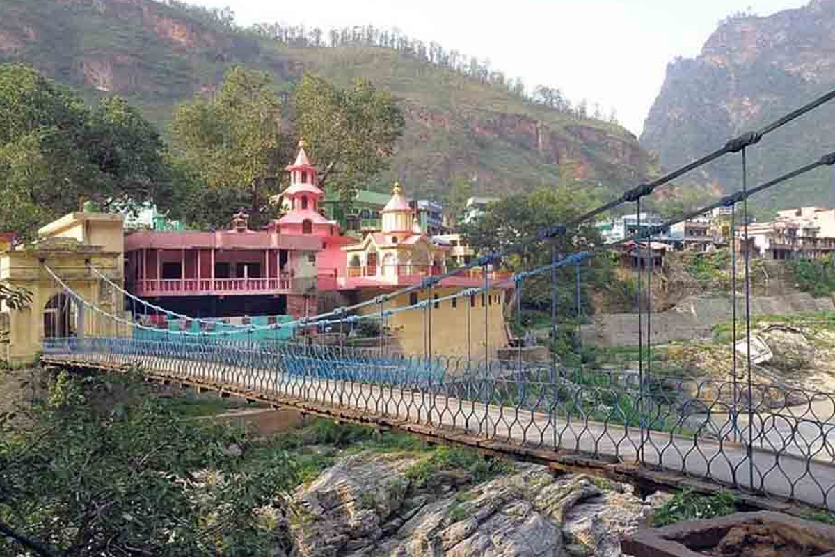 झोलुङ्गे पुल बिग्रिएपछि बैतडीको झुलाघाट नाका बन्द