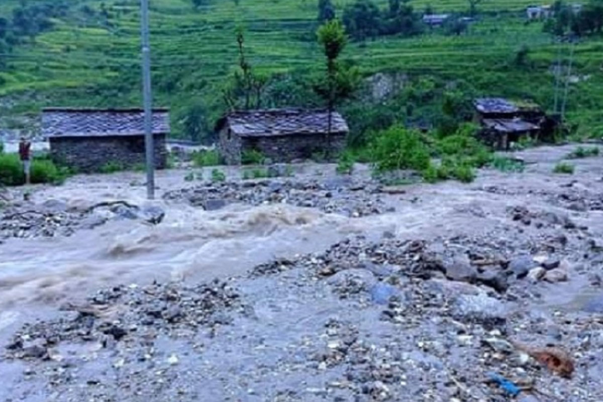 बाढीका कारण बाजुराको सेलाघाट गाउँ नै जोखिममा