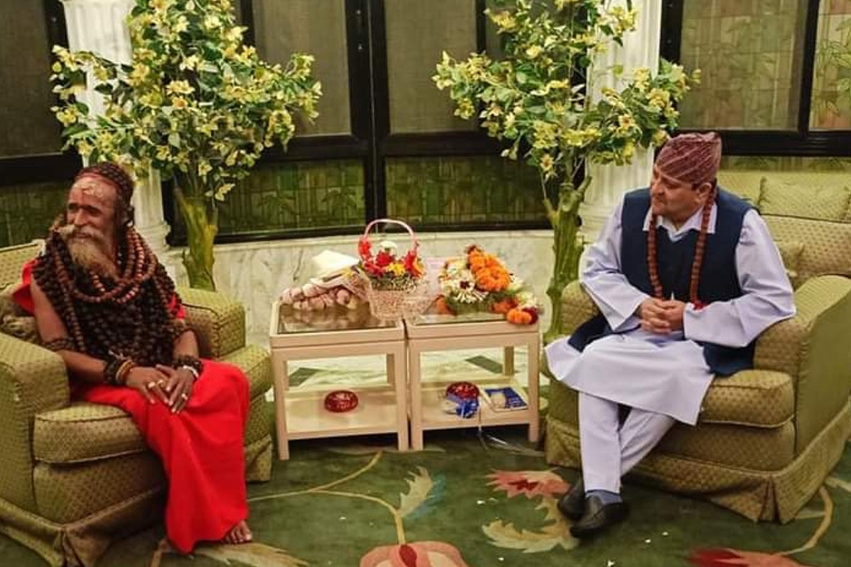 कालीबाबाले भेटे पूर्वराजा ज्ञानेन्द्रलाई