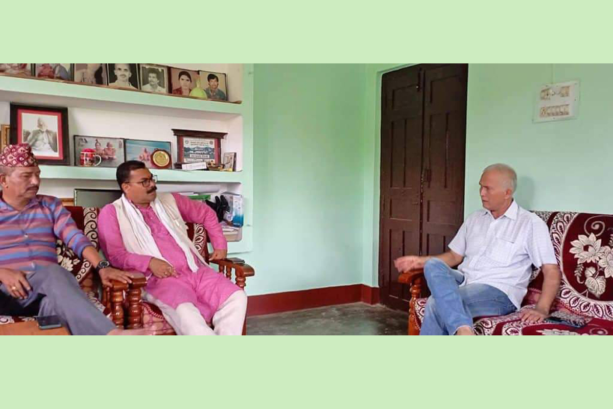 केन्द्रको दबाबमा ओझालाई फकाउँदै कैलाली कांग्रेस, ५ नम्बरमै उठ्ने ओझाको अडान
