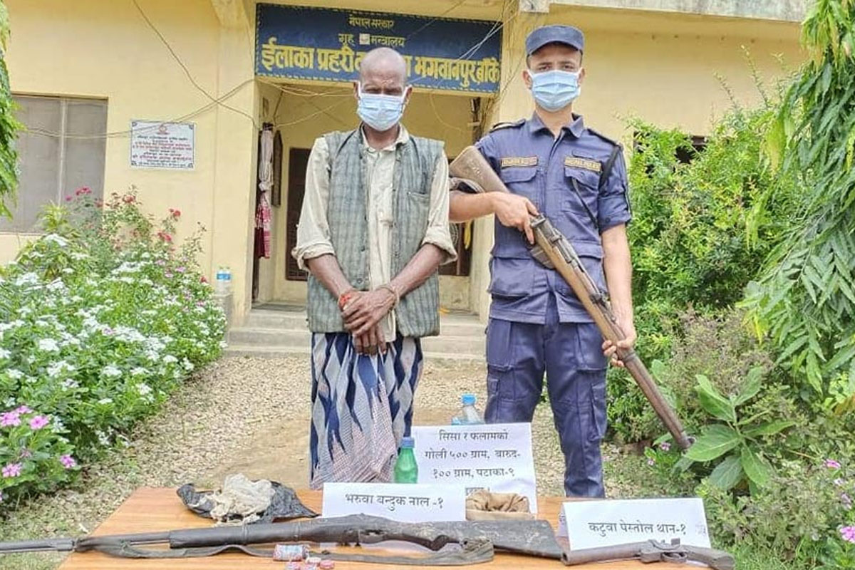 नरैनापुरबाट पेस्तोल र बन्दुकसहित एक जना पक्राउ