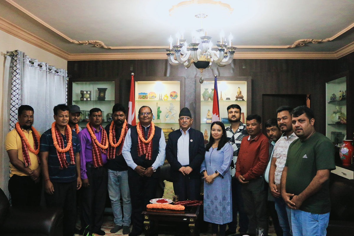 मोरङका एमाले नेता बलभद्रसहित कार्यकर्ता माओवादी केन्द्रमा प्रवेश
