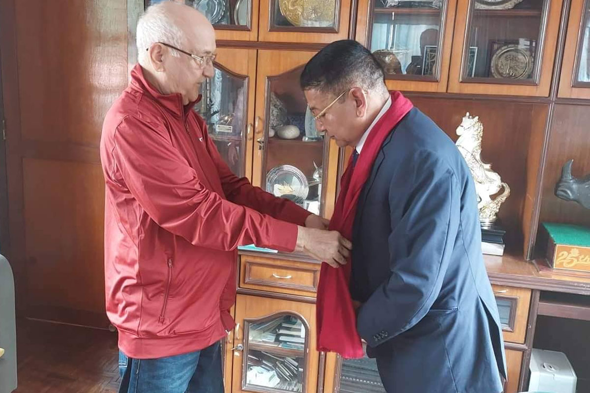 राप्रपा नेपालका केन्द्रीय उपाध्यक्ष त्यागे पार्टी, एमालेमा प्रवेश