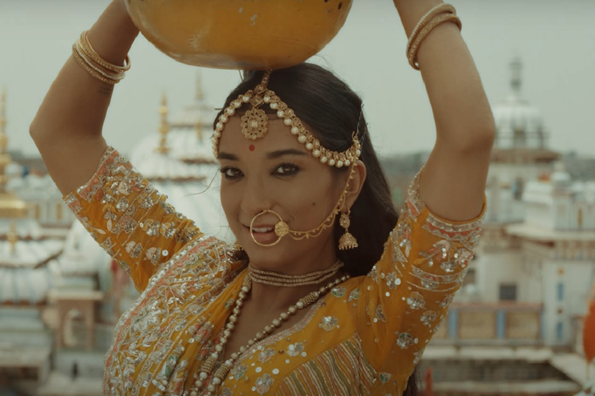 अभिनेत्री झरना थापाको निर्देशनमा बन्न लागेको चलचित्र ‘भागवत गीता’ विरुद्ध उजुरी