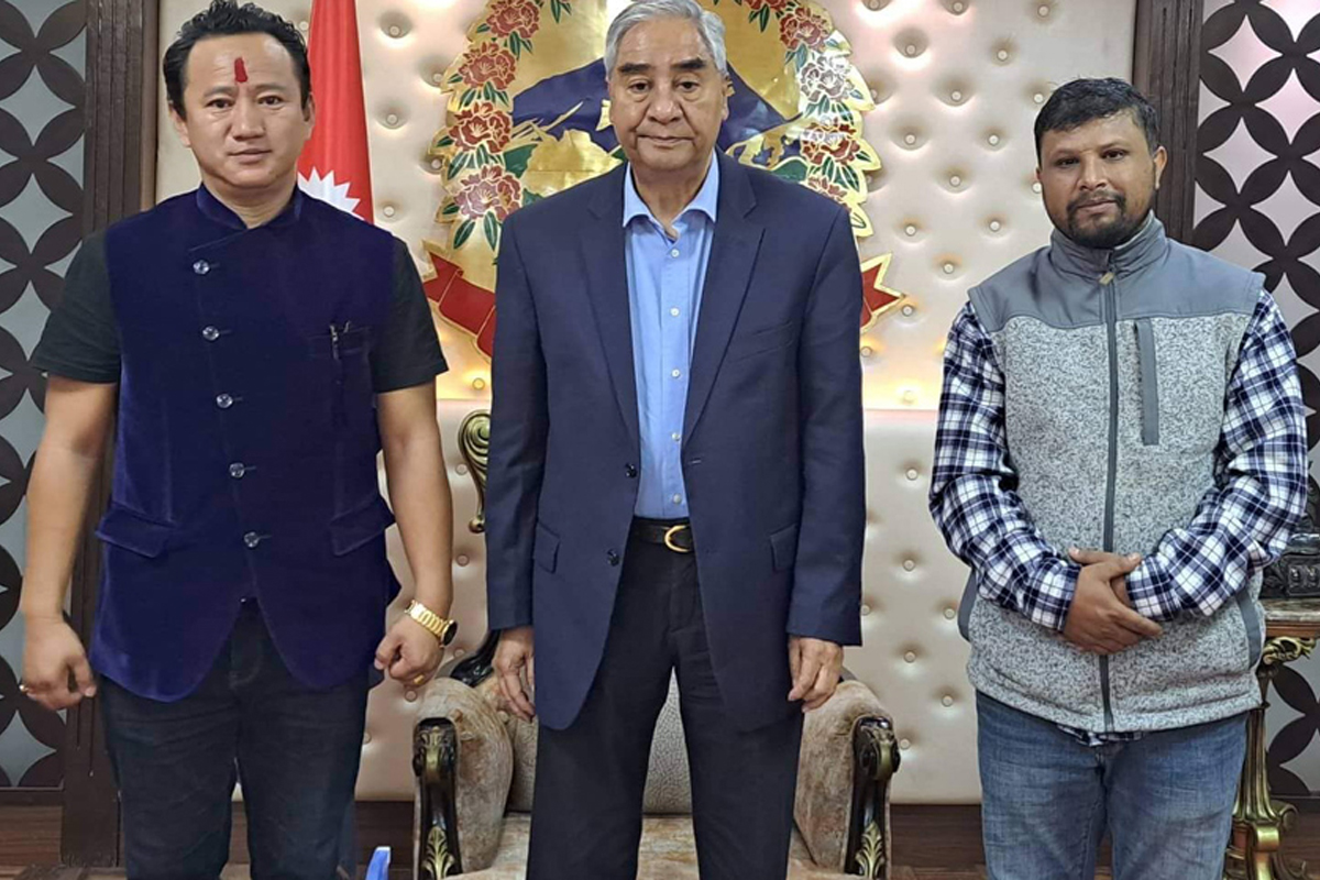 पार्टी सभापति देउवाले तरुण अध्यक्ष गुरुङलाई भने– लाग लाग उम्मेदवार जिताउन लाग