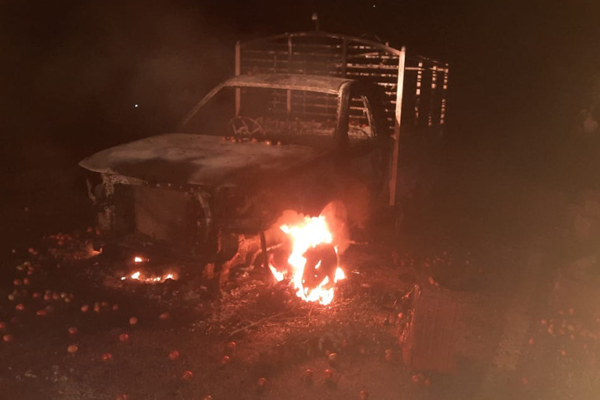 धनकुटामा गुडिरहेको भ्यानमा आगलागी