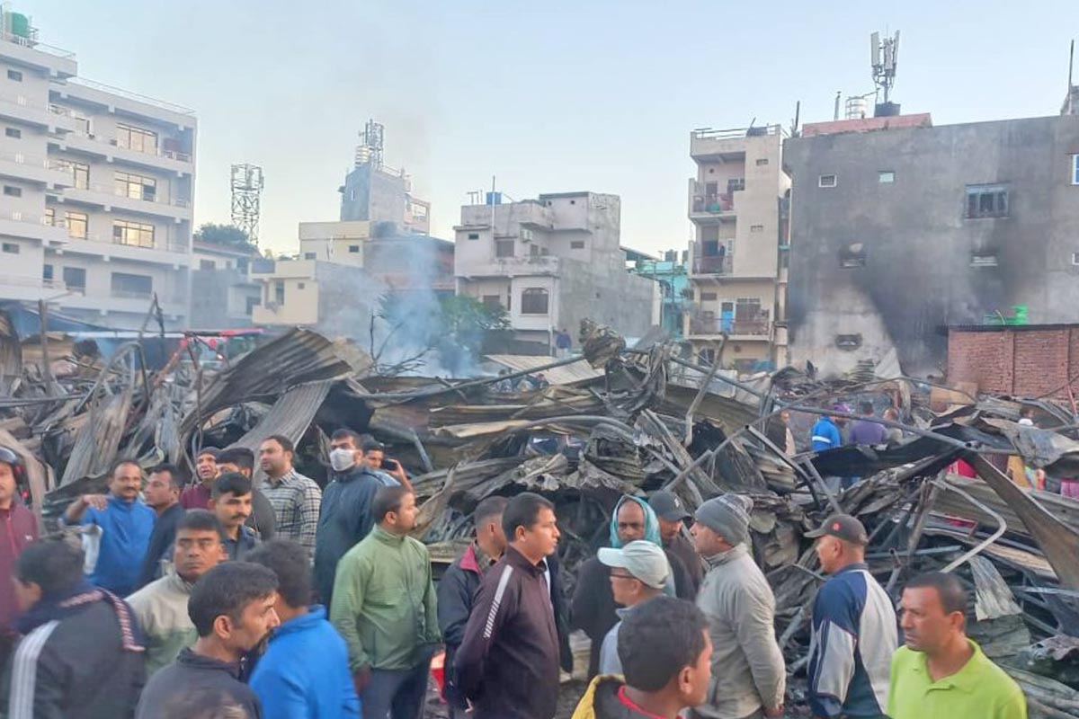 दाङका तीन फर्निचर उद्योगमा आगलागी
