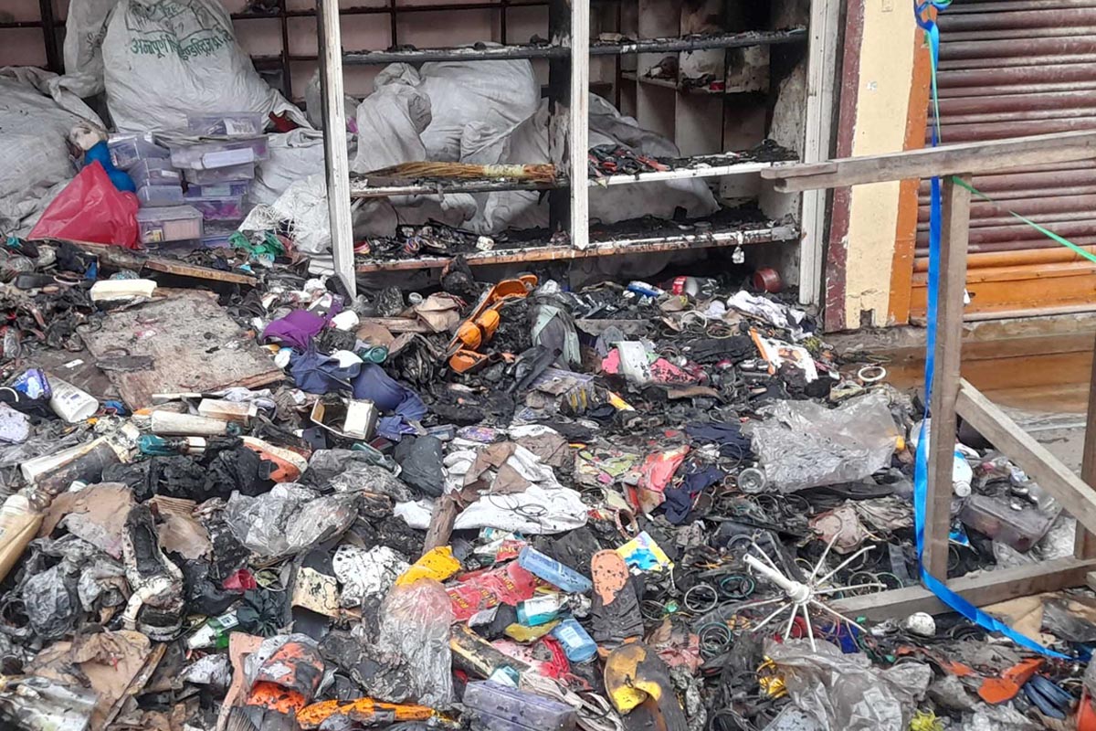 तनहुँको एक कस्मेटिक पसलमा आगलागी