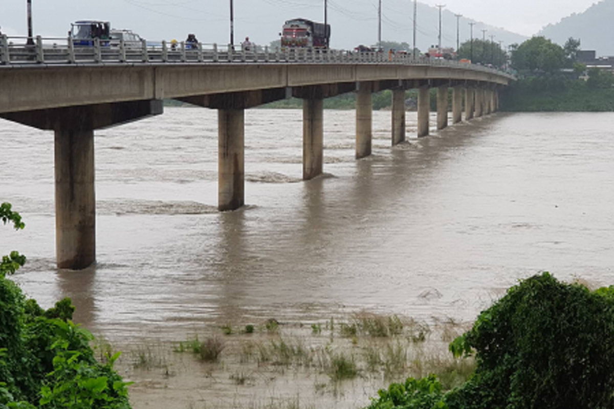 नारायणी नदीमा सञ्चालन हुन थाले मोटरबोट