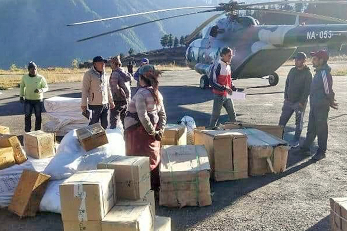 हेलिकप्टरबाट हुम्ला पुग्यो मतपत्र