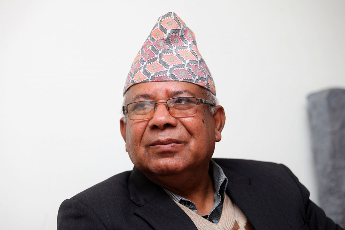 आफू निकट २२ सांसदहरूसँग छलफल गर्दै नेता नेपाल