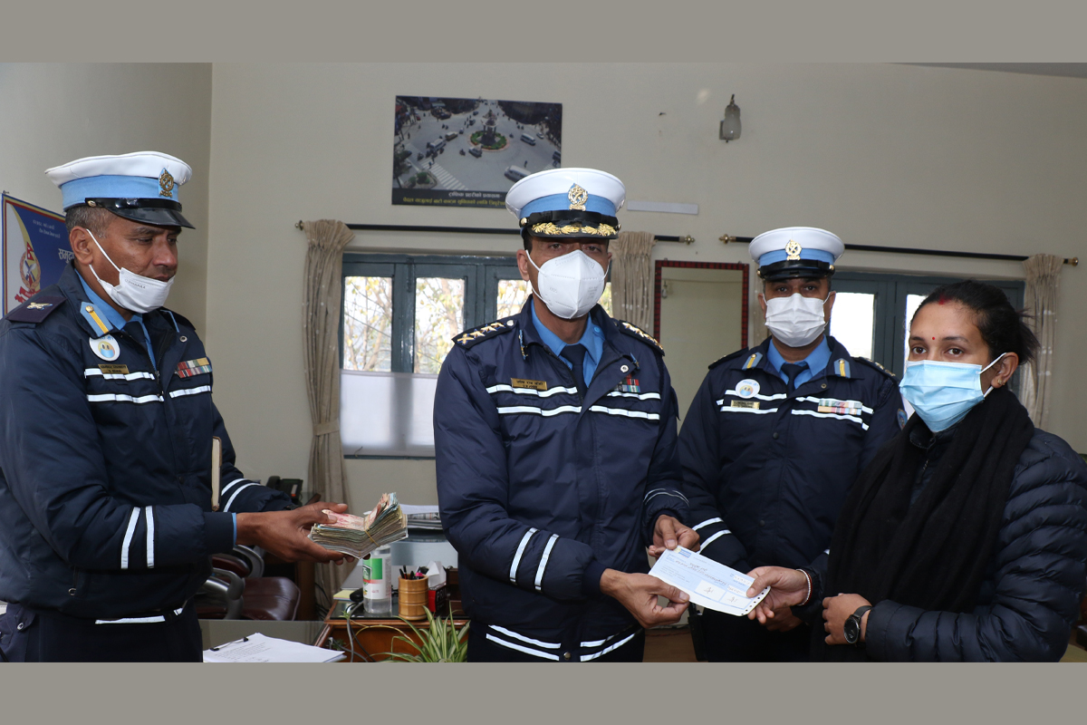 मिर्गौला पीडित प्रहरी जवानलाई ट्राफिकको सहयोग