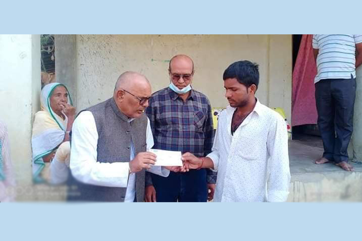 पोखरीमा डुबेर मृत्यु भएका बालिकाका परिवारलाई राहत