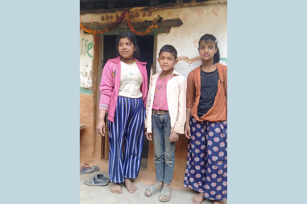 १४ वर्षीया संगीताको कलिलो काँधमा चार भाइबहिनीको जिम्मेवारी