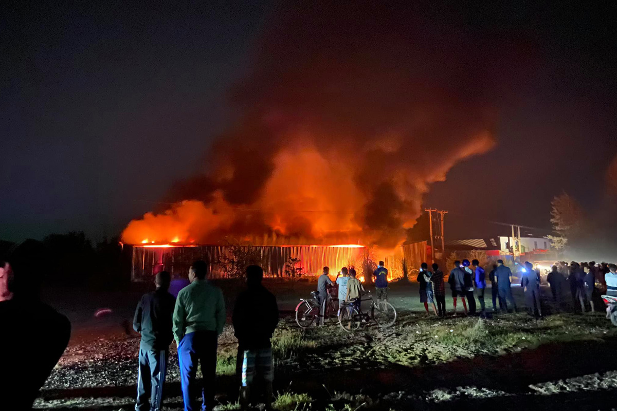 सलाई उद्योगमा आगलागी हुँदा लाखौंको क्षति