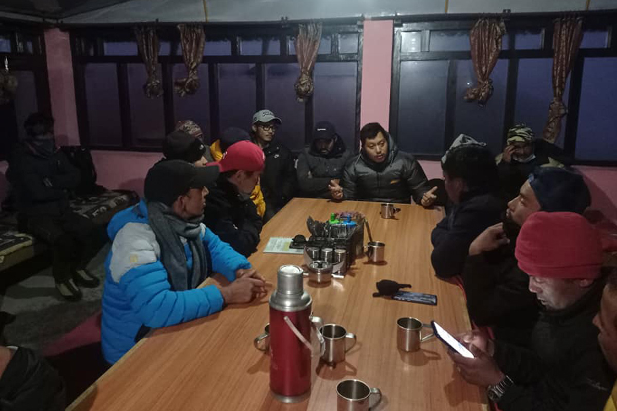 अन्नपूर्ण क्षेत्रमा हेलिकोप्टरको मनपरी उडान