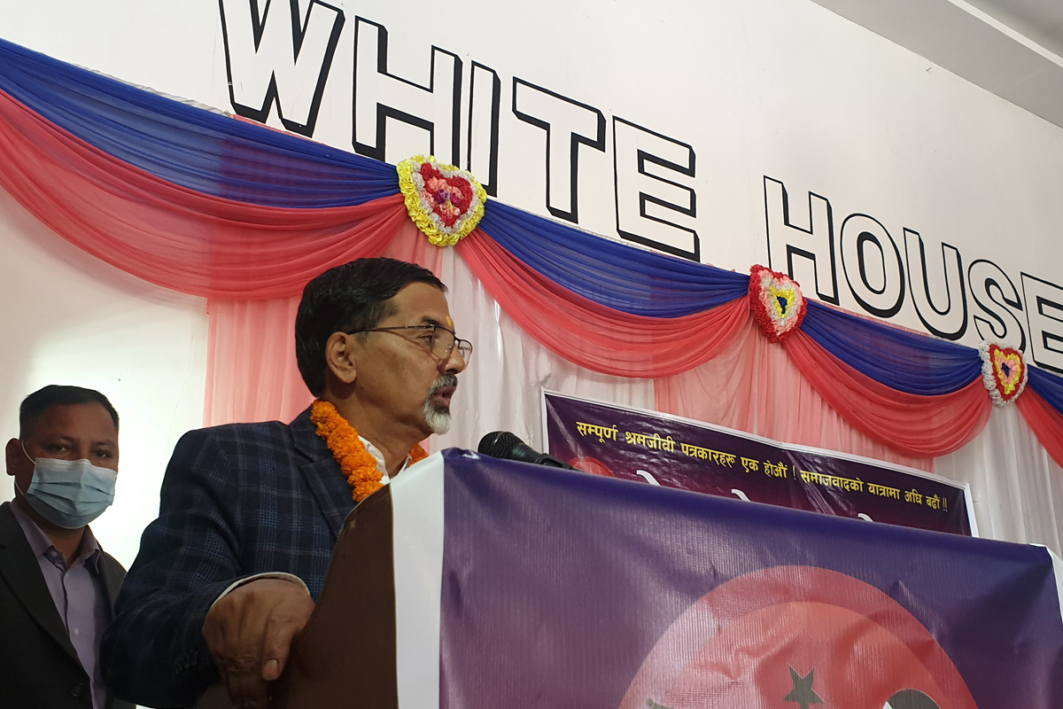 भ्रष्टाचार र अनियमितताविरुद्ध सशक्त ढंकले कलम चलाउनुस् : अर्थमन्त्री शर्मा