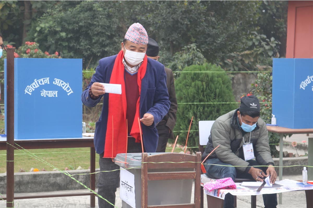 गठबन्धनका गोपाल बस्‍नेत र एमालेका गुरु बरालको बराबरी मतभार