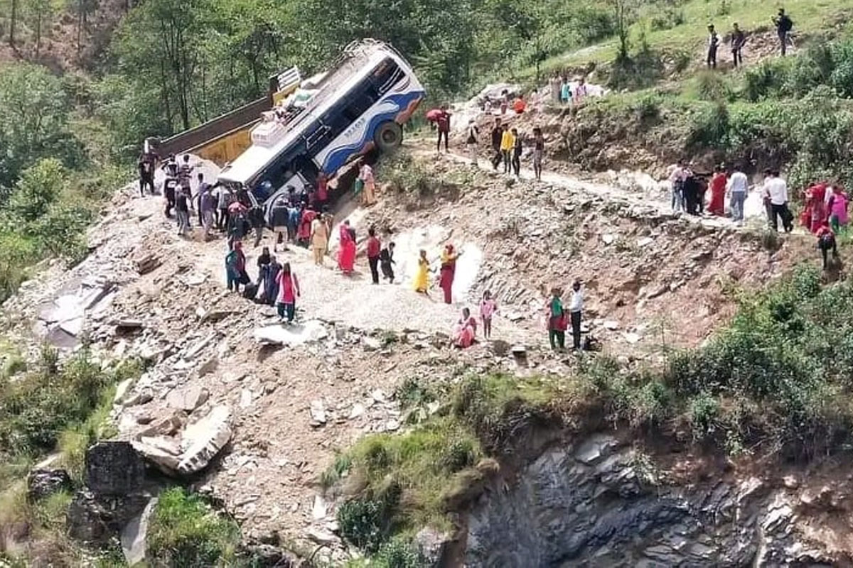 सल्यानमा बस दुर्घटना